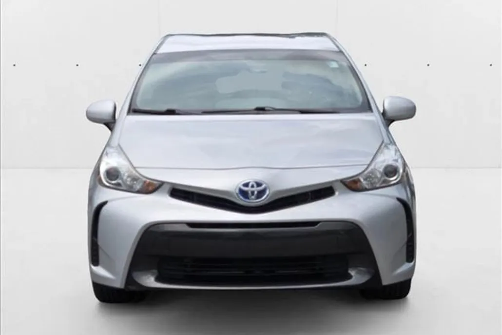 2017 Toyota Prius V Two photo 1