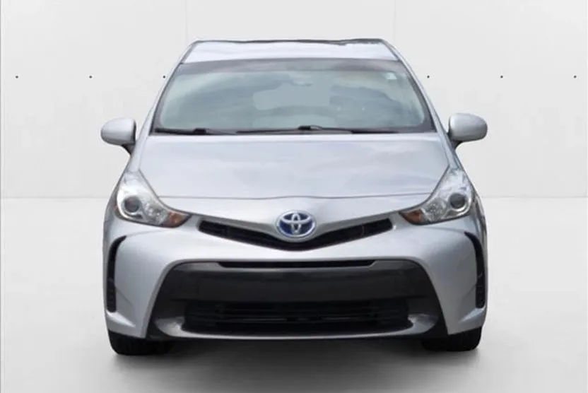2017 Toyota Prius V Two photo 1