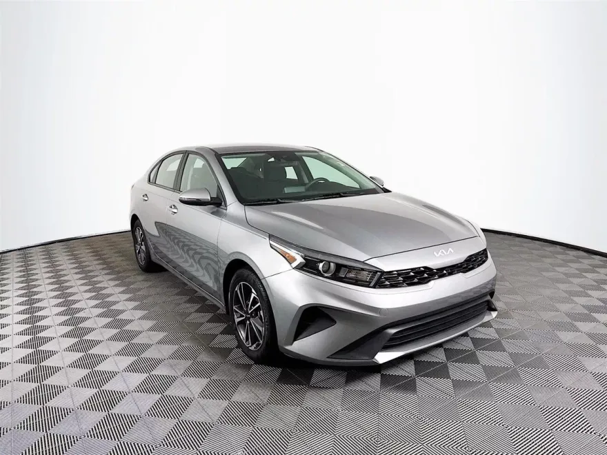 2024 Kia Forte LXS photo 1