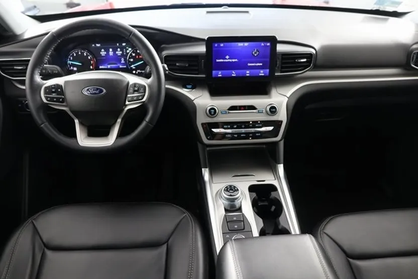 2023 Ford Explorer XLT photo 1