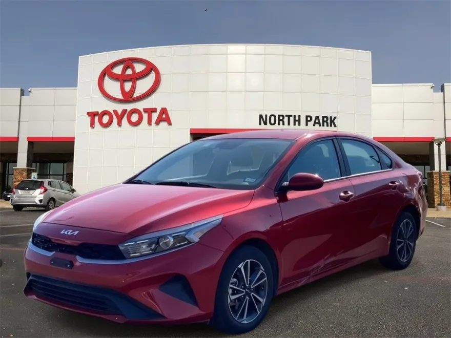 2024 Kia Forte LXS photo 1