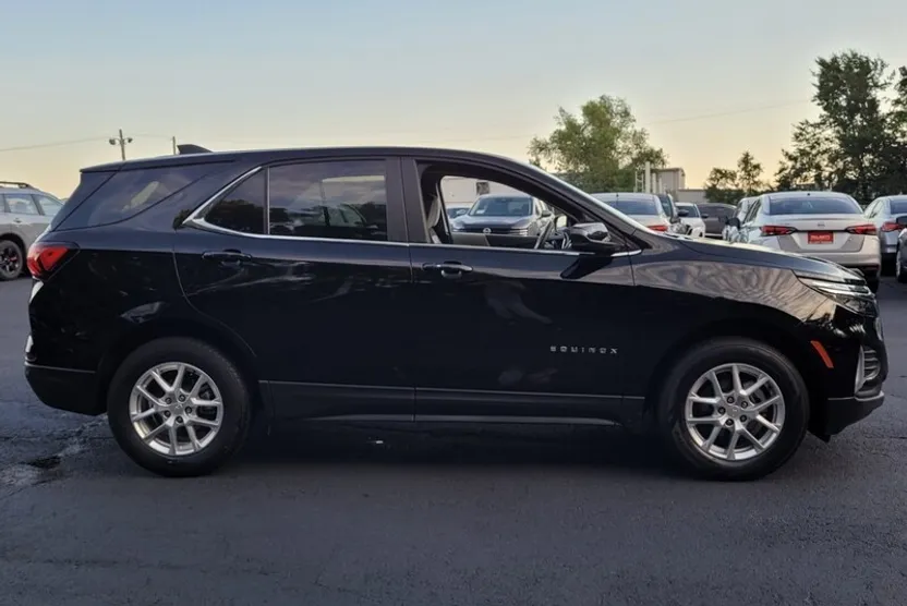 2024 Chevrolet Equinox LT photo 1