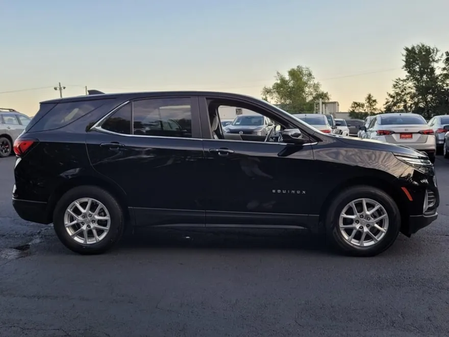 2024 Chevrolet Equinox LT photo 1