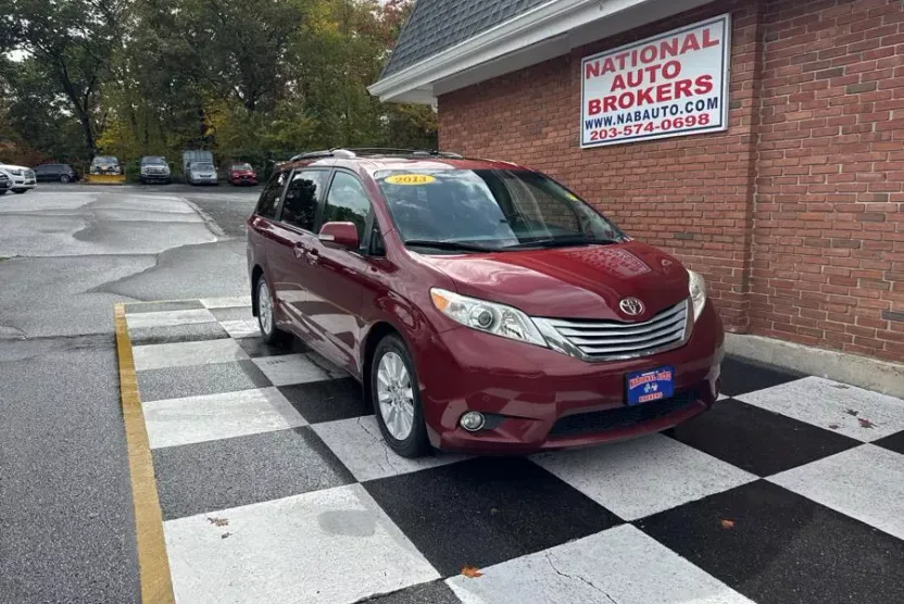 2013 Toyota Sienna Limited photo 1