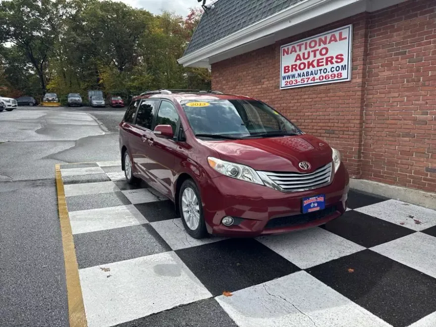 2013 Toyota Sienna Limited photo 1
