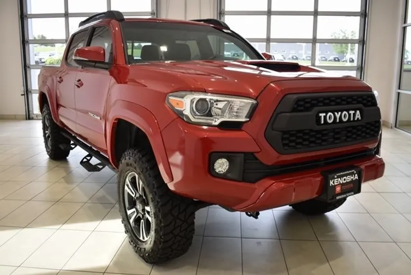 2017 Toyota Tacoma TRD Sport photo 1