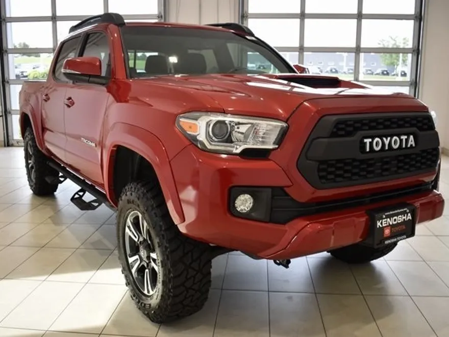 2017 Toyota Tacoma TRD Sport photo 1