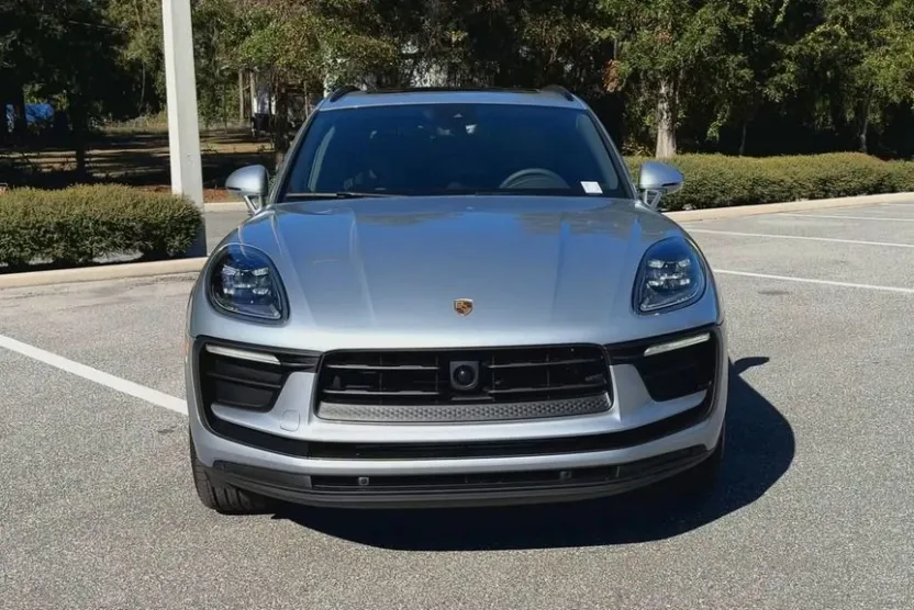 2025 Porsche Macan Base photo 1