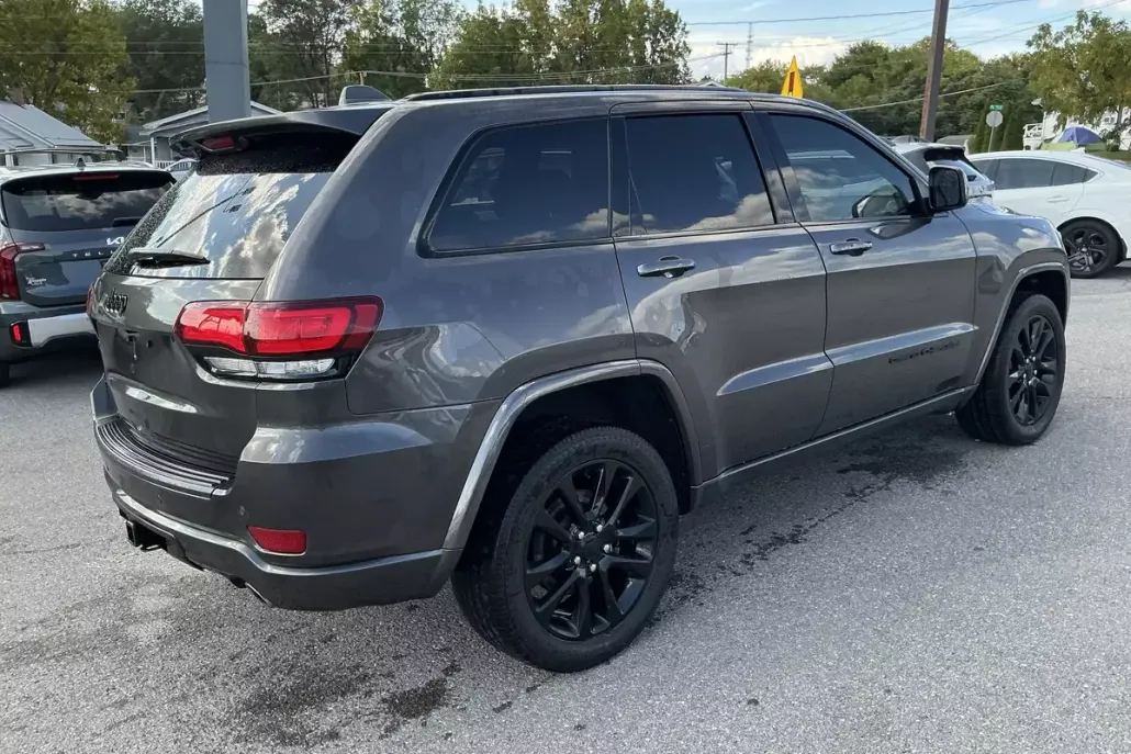 2021 Jeep Grand Cherokee Laredo X photo 1