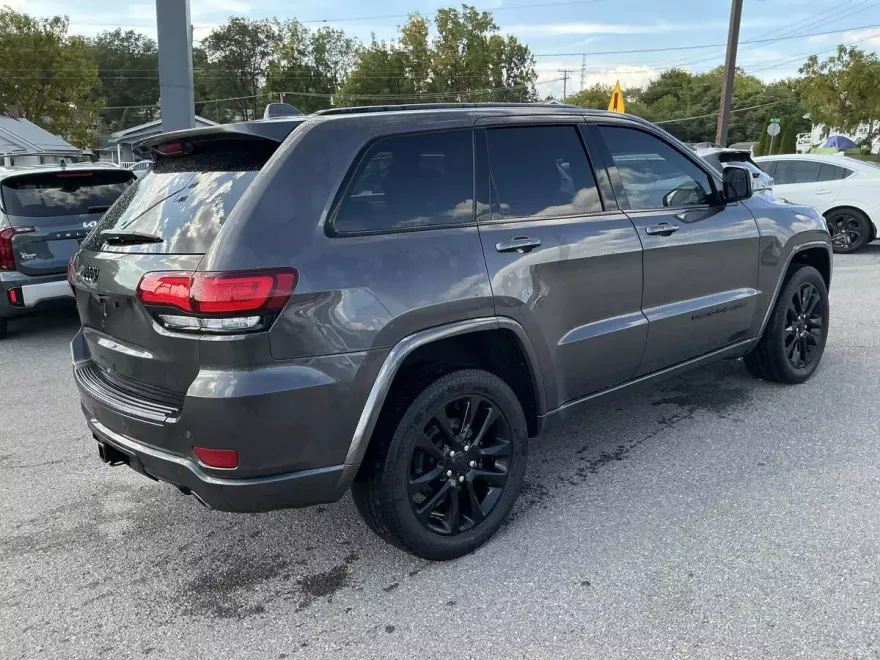 2021 Jeep Grand Cherokee Laredo X photo 1