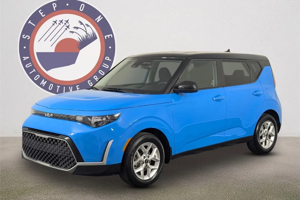 2023 Kia Soul S photo 1
