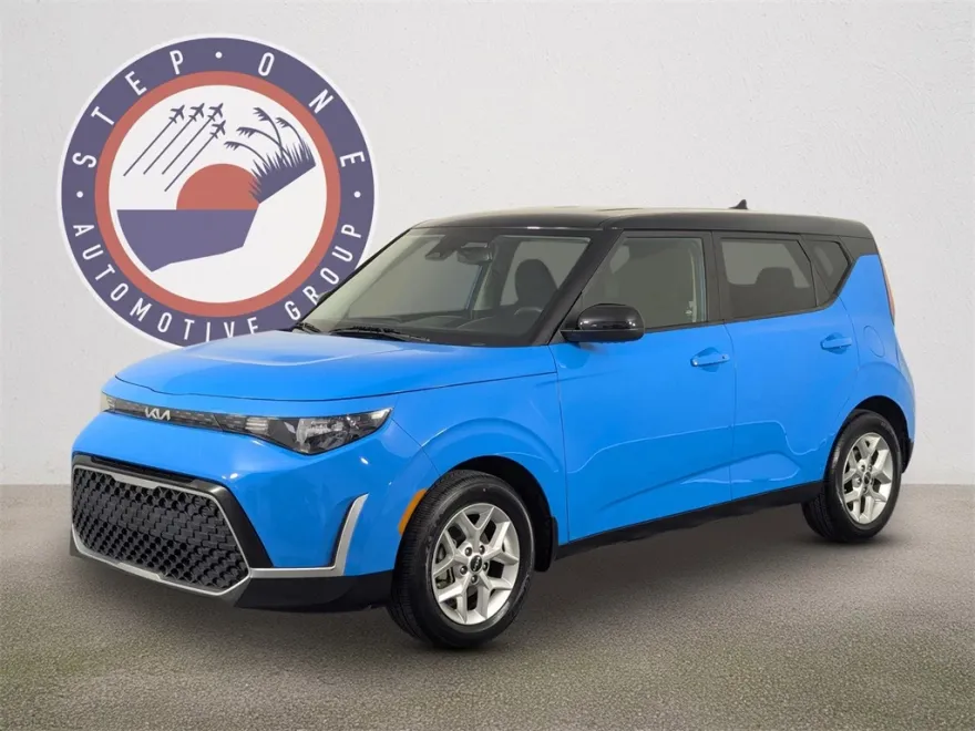 2023 Kia Soul S photo 1