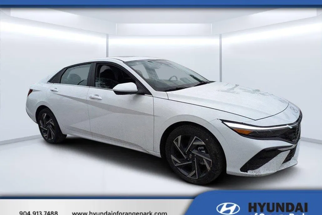 2025 Hyundai Elantra SEL Convenience photo 1