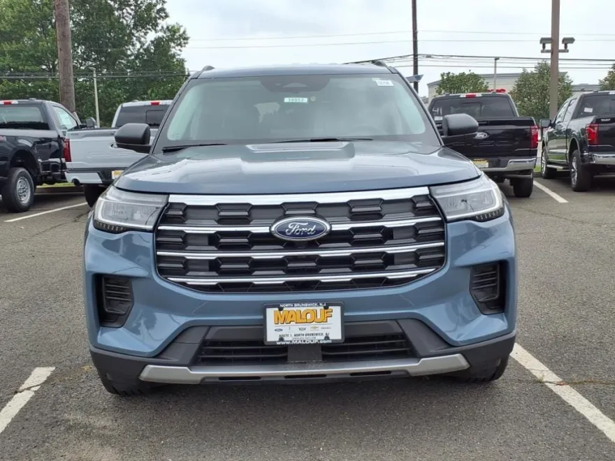 2025 Ford Explorer photo 1
