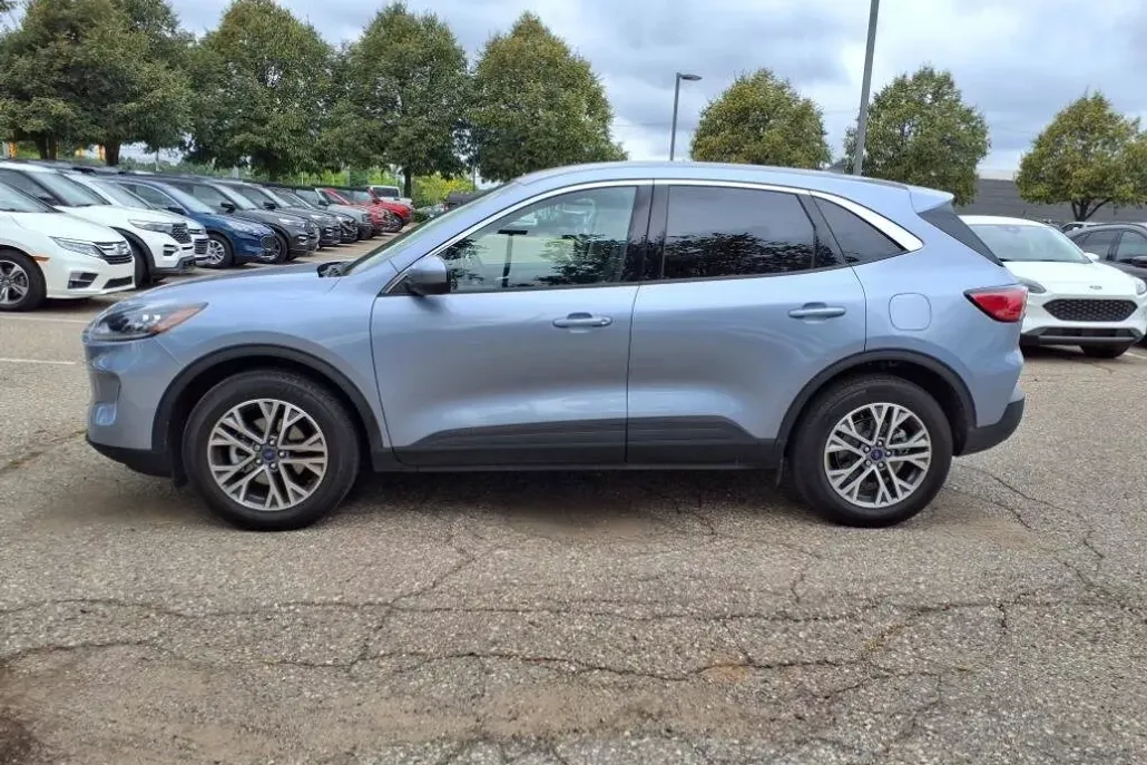 2022 Ford Escape SEL photo 1