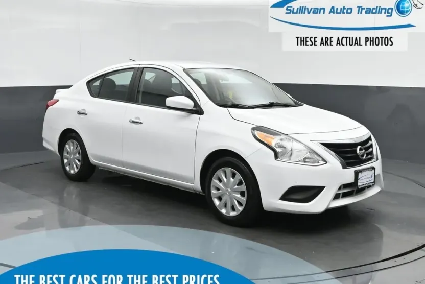 2017 Nissan Versa 1.6 SV photo 1