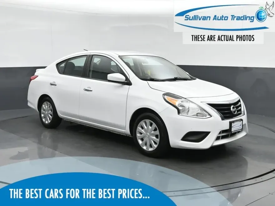 2017 Nissan Versa 1.6 SV photo 1