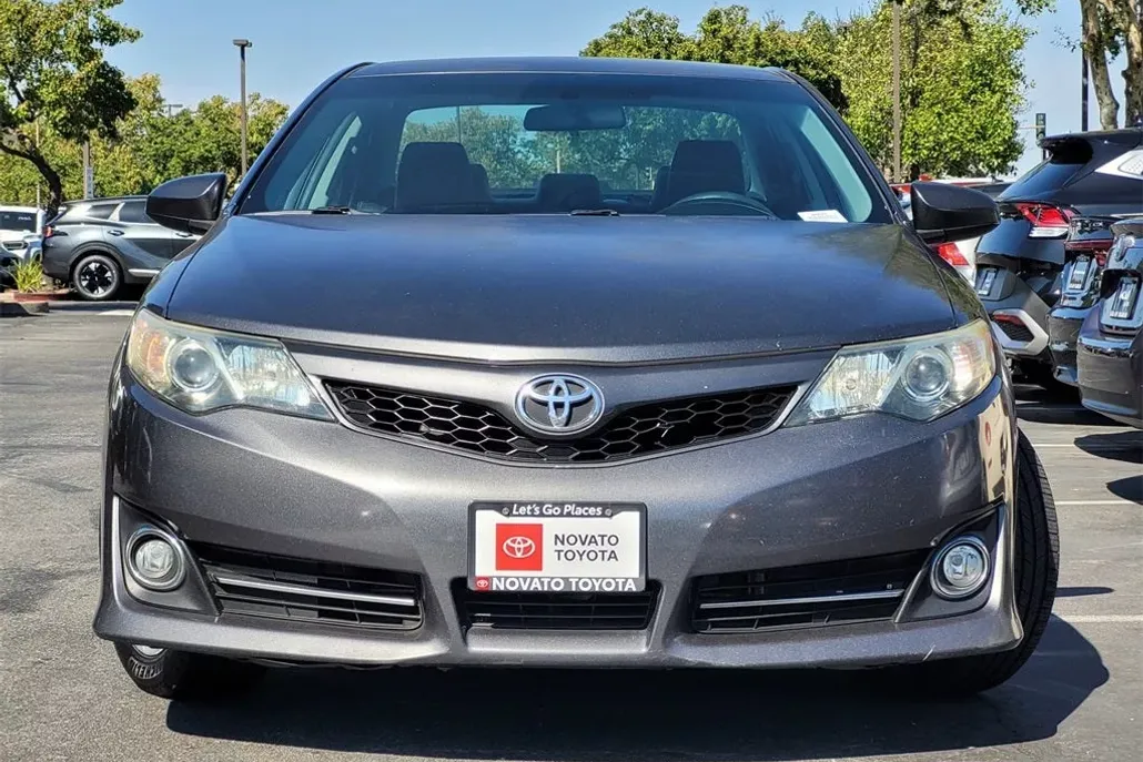 2012 Toyota Camry SE photo 1