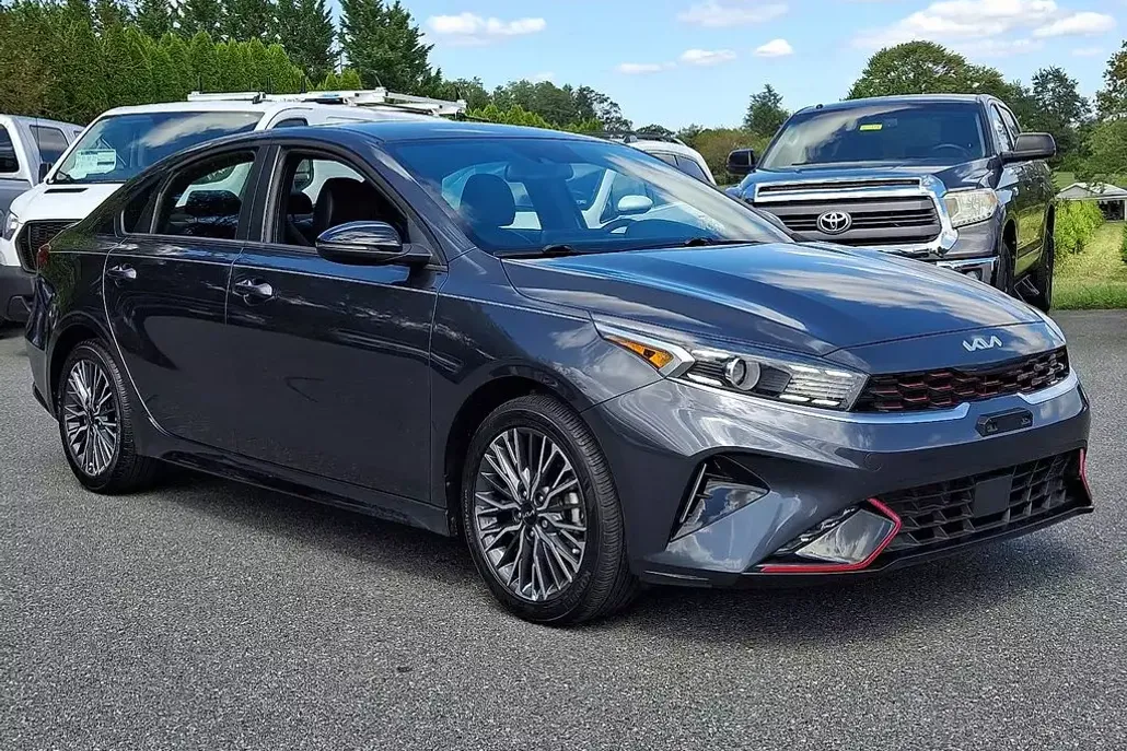 2024 Kia Forte GT-Line photo 1