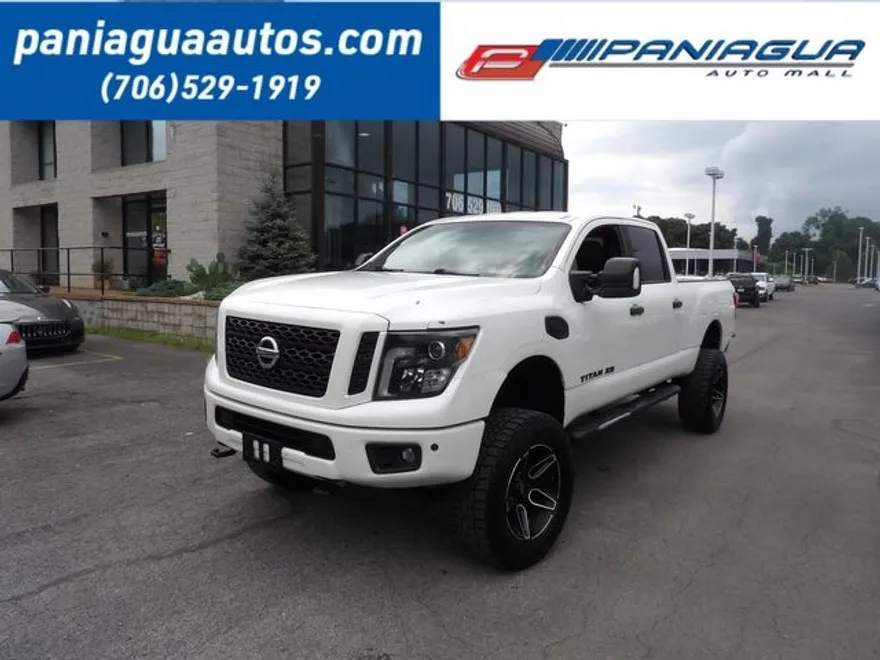 2018 Nissan Titan SL photo 1