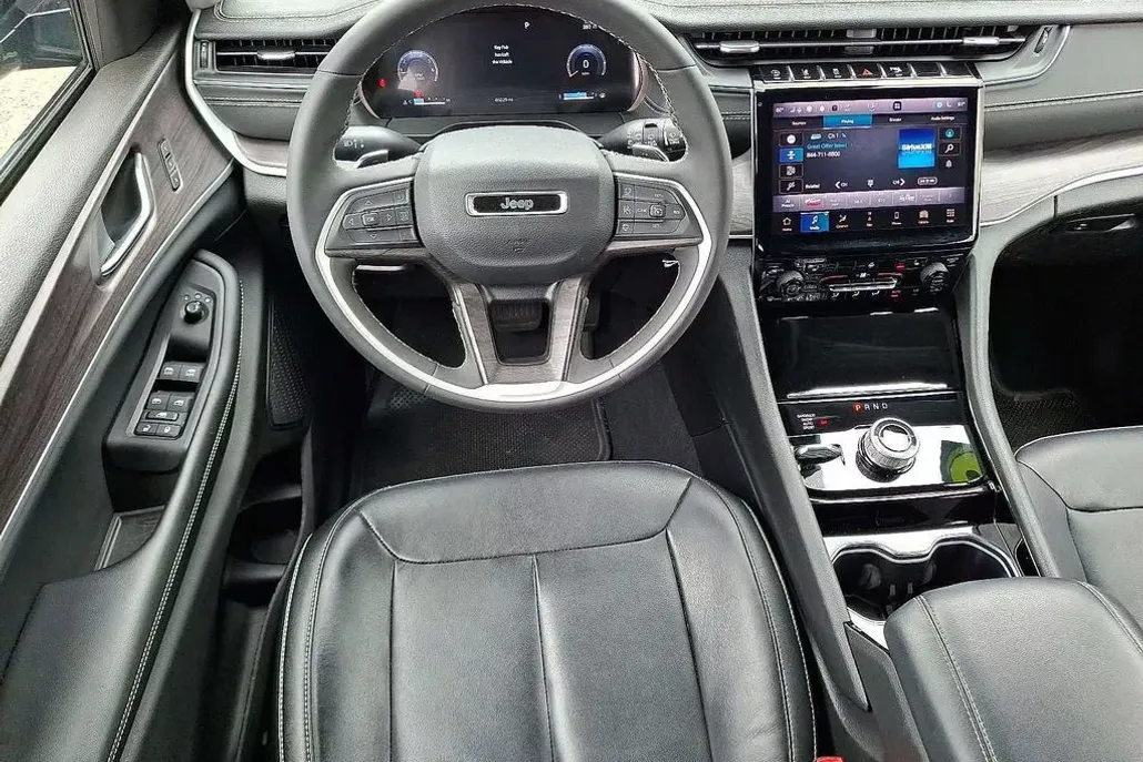 2023 Jeep Grand Cherokee Limited photo 1