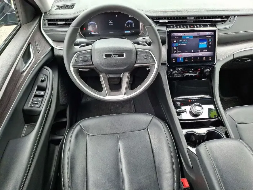 2023 Jeep Grand Cherokee Limited photo 1