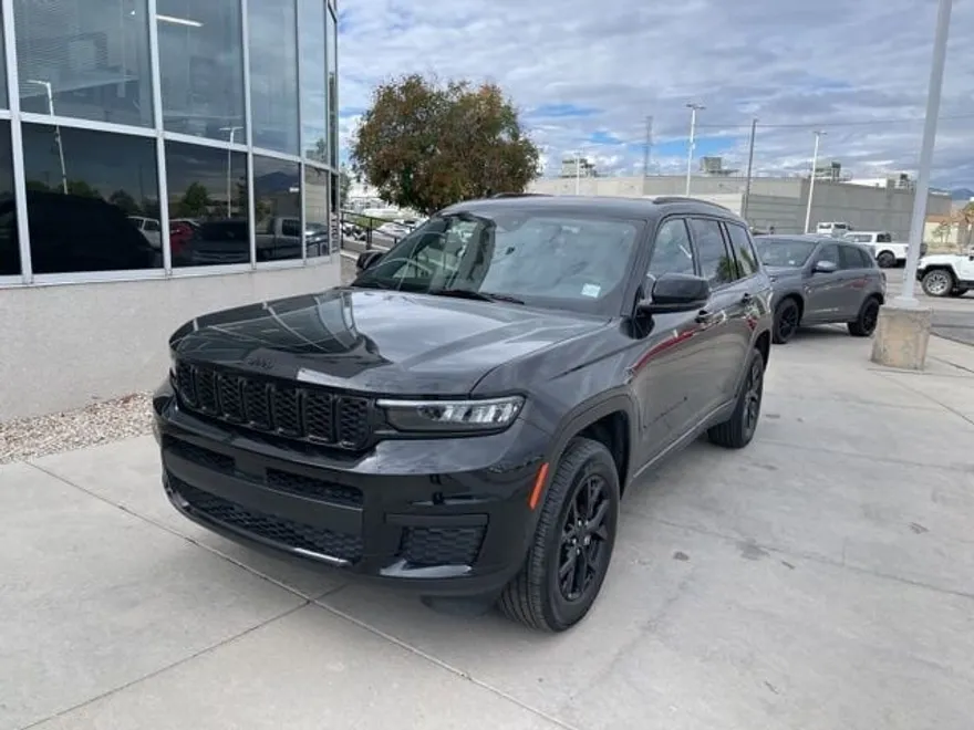 2024 Jeep Grand Cherokee Altitude photo 1