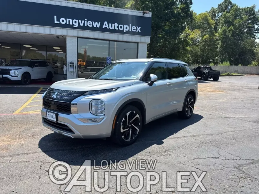 2024 Mitsubishi Outlander SEL photo 1