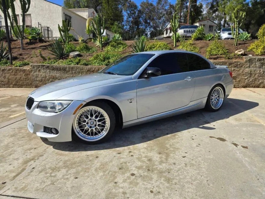 2011 Bmw 335i 3-Series photo 1