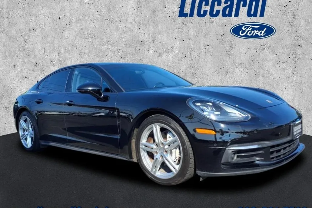 2018 Porsche Panamera 4 photo 1