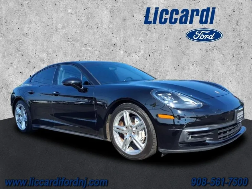 2018 Porsche Panamera 4 photo 1