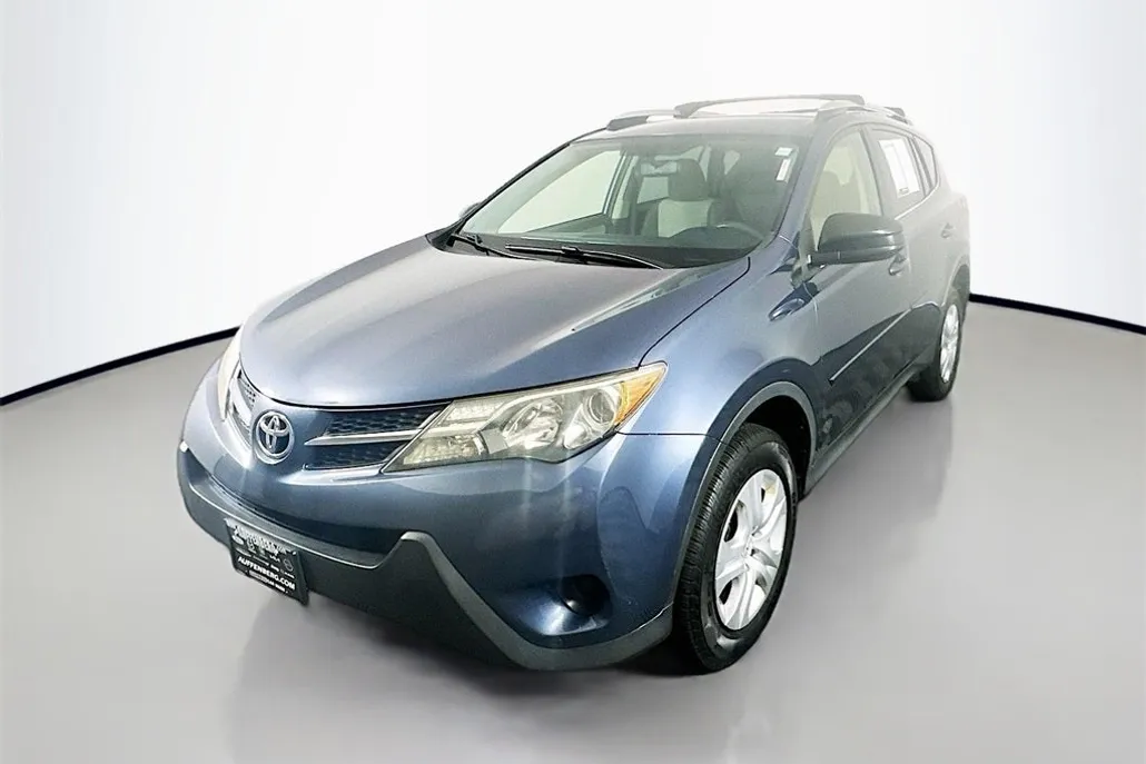 2014 Toyota RAV4 LE photo 1