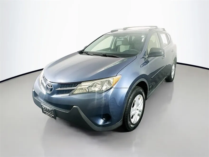 2014 Toyota RAV4 LE photo 1