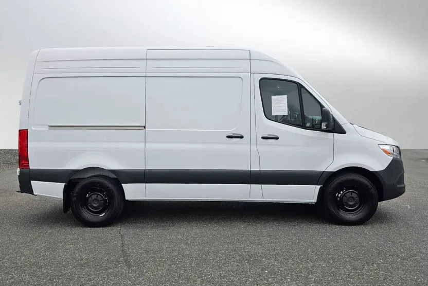 2025 Mercedes Benz Sprinter 2500 Standard Roof photo 1