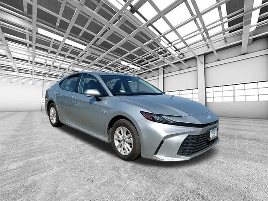 2025 Toyota Camry LE photo 1