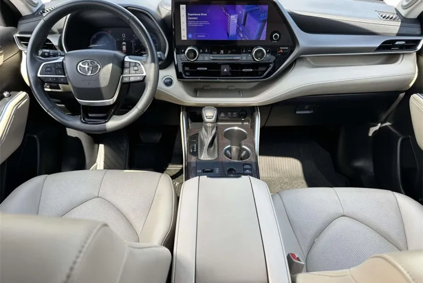 2023 Toyota Highlander Hybrid Limited photo 1