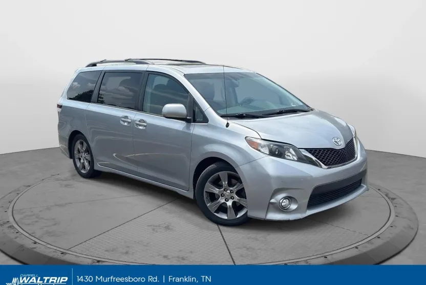 2012 Toyota Sienna SE photo 1