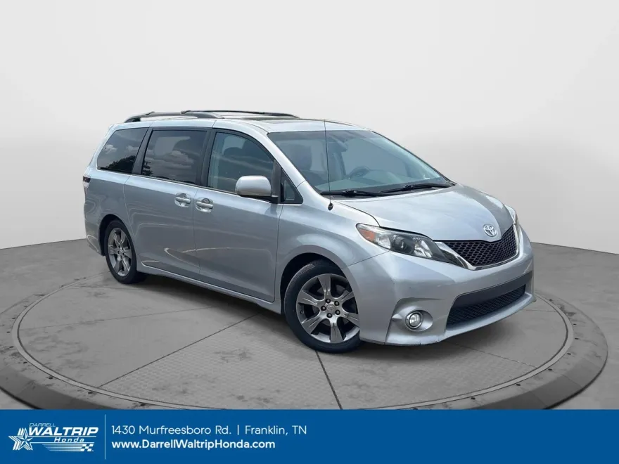 2012 Toyota Sienna SE photo 1
