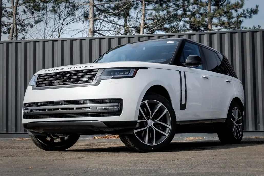 2025 Land Rover Range Rover SE photo 1