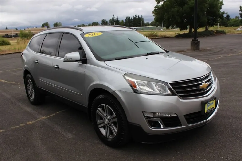 2017 Chevrolet Traverse 1LT photo 1