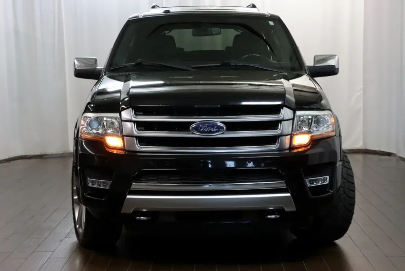 2017 Ford Expedition EL Platinum photo 1