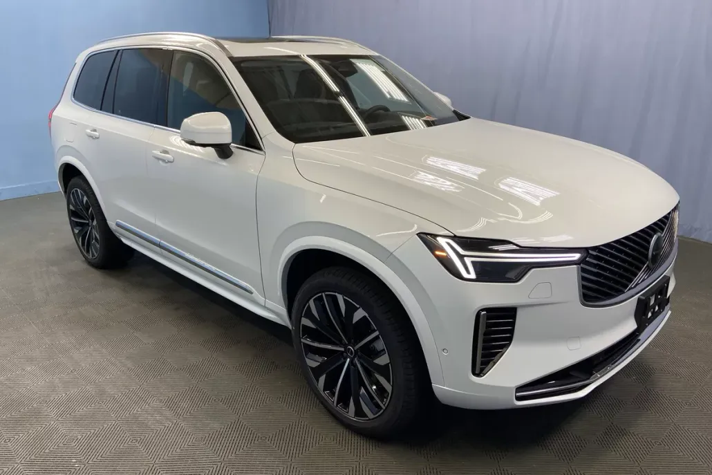 2025 Volvo XC90 Plus photo 1