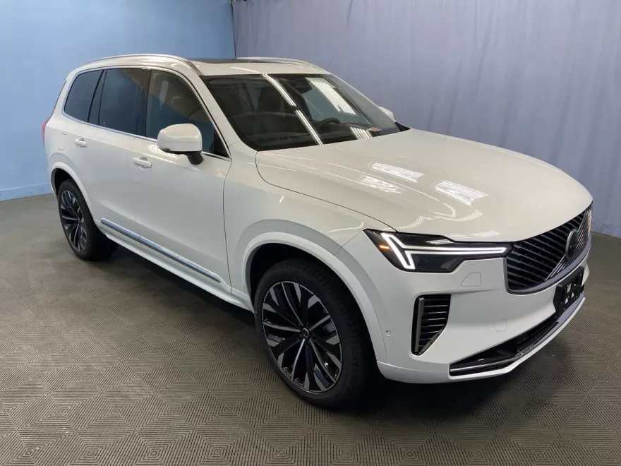 2025 Volvo XC90 Plus photo 1