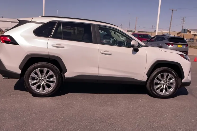 2025 Toyota RAV4 XLE Premium photo 1