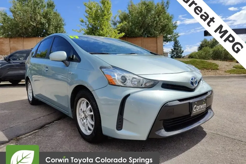 2017 Toyota Prius V Five photo 1