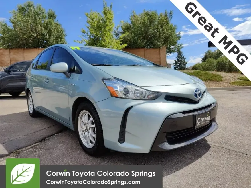 2017 Toyota Prius V Five photo 1