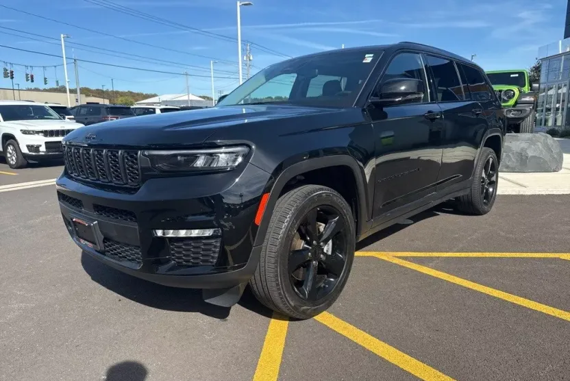 2023 Jeep Grand Cherokee Limited photo 1