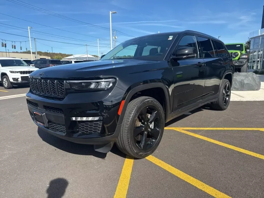 2023 Jeep Grand Cherokee Limited photo 1