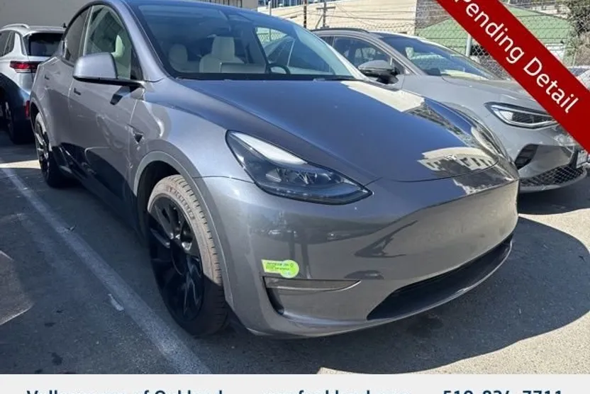 2023 Tesla Model Y Long Range photo 1