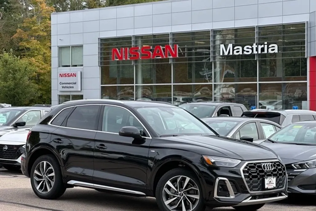 2024 Audi Q5 45 S line Premium photo 1